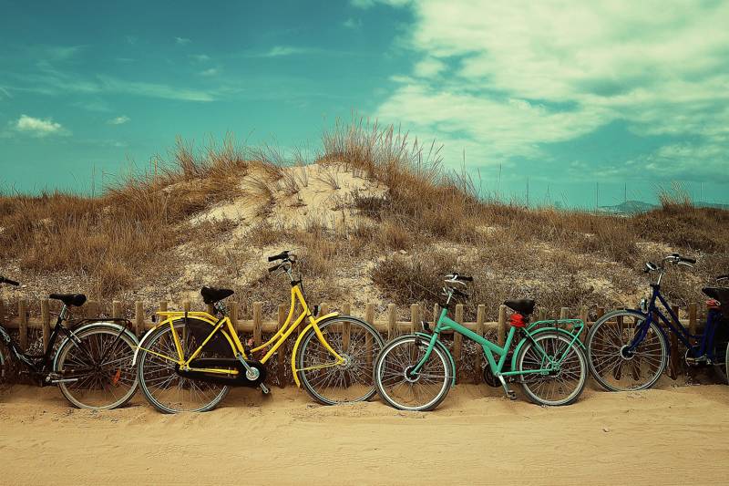 Fiets naar het strand