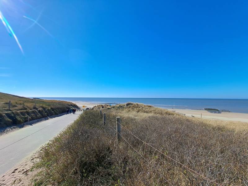/wat-te-doen-tijdens-een-solo-vakantie-aan-zee