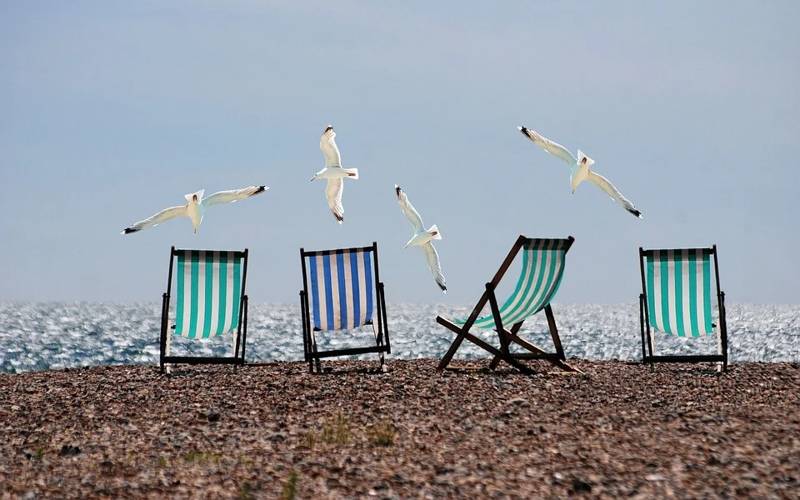 Meeuwen en Strandstoelen