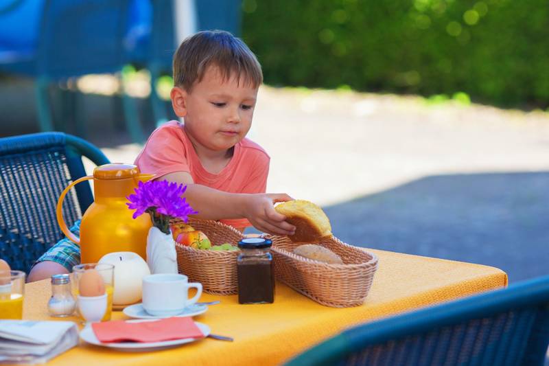 Lekker ontbijt met de kinderen op vakantie